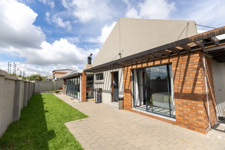 5 Bedroom Property for Sale in Somerton Estate Free State